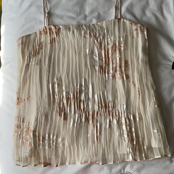 Vince. Delicate pleated top - Picture 6 of 6